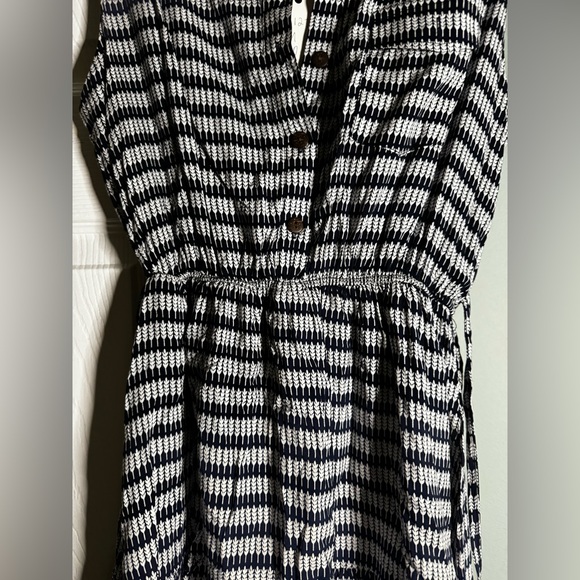 Navy and white patterned dress NWT Boutique - Picture 3 of 6